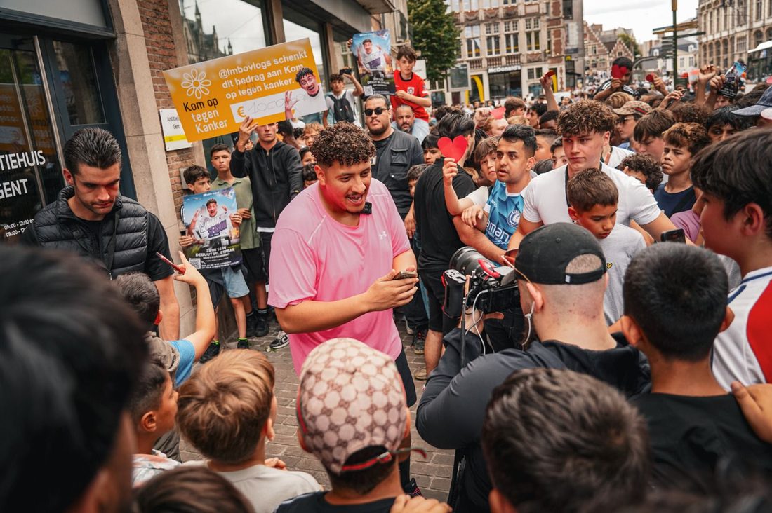Imbo temidden van de menigte op de Korenmarkt